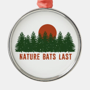 Die Natur schlägt zuletzt zu Ornament Aus Metall