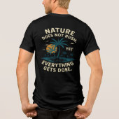 Die Natur überstürzt nicht alles, was Camping erle Tri-Blend Shirt (Rückseite)