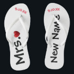 Die neue Frau ... Personalisierte Flip Flops Badesandalen<br><div class="desc">Diese Flip-Flops können in jede Hintergrundfarbe von Zazzle geändert werden. Sie personalisieren diese Flip Flops mit Ihrem neuen Namen " Mrs. ... " und einem besonderen Datum,  wann Sie sich oder Hochzeit. Karo aus den vielen Designs,  die wir in unserem Geschäft haben.</div>