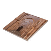 Die nun zerstörte und teilweise restaurierte Tin M Fliese (Seite)