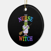 Die Nurse Hexe hat eine unheimlich schöne Hallowee Keramik Ornament (Links)