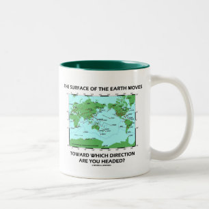 Die Oberfläche der Erde bewegt sich welche Richtu Zweifarbige Tasse