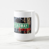 DIE OFFIZIELLE TASSE BROADWAYS BABYLON!! (VorderseiteRechts)