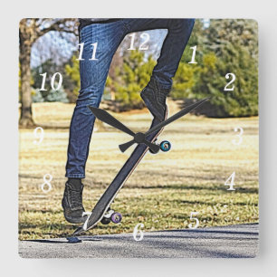 Die Ollie Painterly Wall Clock Quadratische Wanduhr