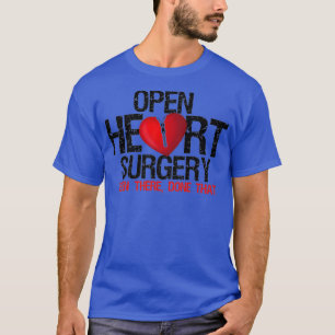 Die Operation des offenen Herzens wurde dort durch T-Shirt