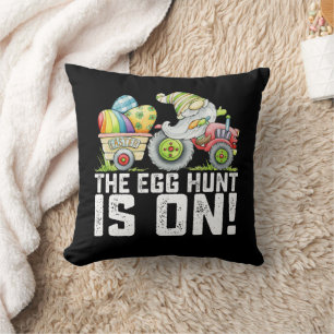 Die Ostereiersuche ist auf Gnom lustiges Ostern Kissen