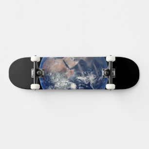 Die östliche Hemisphäre auf der Erde. Skateboard