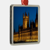 Die Parlamentshäuser in der Stadt Silbernes Ornament (Rechts)