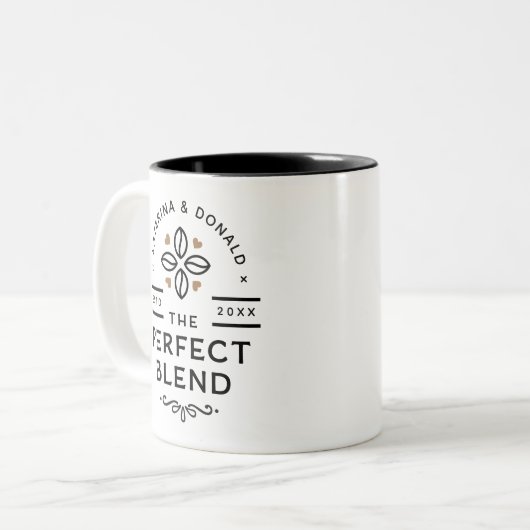 Die perfekte Blend-Kaffee-Hochzeitsgeschenk-Tasse Zweifarbige Tasse (Vorderseite Links)
