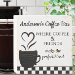 Die perfekte Blendsignatur für Kaffee und Freunde Holzkisten Schild<br><div class="desc">Dieses bedrückte,  weiße Holzkastenschild wird den perfekten Akzent in Ihrer eigenen Kaffeemaschine Bar machen. Personalisieren Sie es mit Ihrem gewünschten Namen. Das Design umfasst urheberrechtlich geschütztes Material von Cricut.</div>