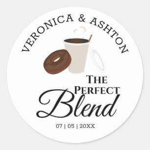 Die perfekte Mischung Kaffee und Donut Hochzeit Runder Aufkleber