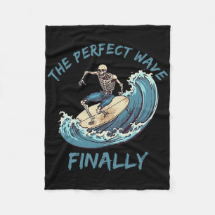 Die perfekte Welle endlich lustiger Skelett-Surfer Fleecedecke