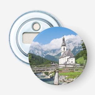 Die Pfarrkirche von Ramsau in Bayern, Deutschland Flaschenöffner