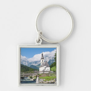 Die Pfarrkirche von Ramsau in Bayern, Deutschland Schlüsselanhänger