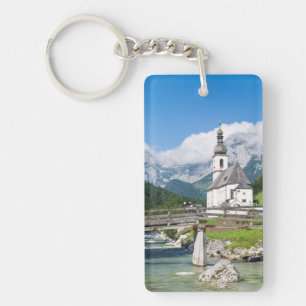 Die Pfarrkirche von Ramsau in Bayern, Deutschland Schlüsselanhänger