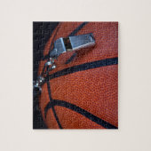 Die Pfeife eines Schiedsrichters auf einer Erholun Puzzle (Vertikal)