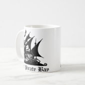 Die Piraten-Bucht-Tasse Kaffeetasse (Vorderseite Links)