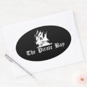 Die Piratenbucht Ovaler Aufkleber (Umschlag)