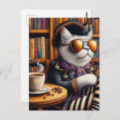 Die Piratenkatze mit Kaffee in einem Buchladen Postkarte (Vorne/Hinten)