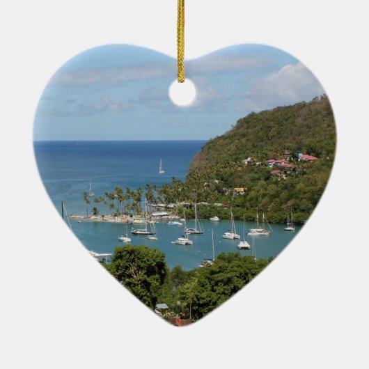 Die Pitons und das Soufriere Keramikornament (Hinten)