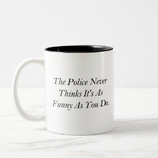 Die Polizei hält es nie für so lustig wie du... Zweifarbige Tasse