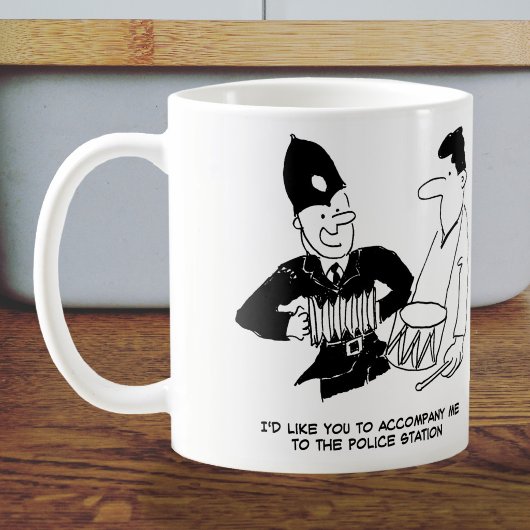 Die Polizei will den Mann zu begleiten Kaffeetasse