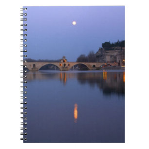 Die Pont St. Benezet-Brücke in Avignon am Notizblock
