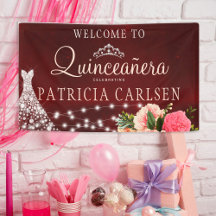 Die Prinzessin von Quinceanera kleidet sich bordea