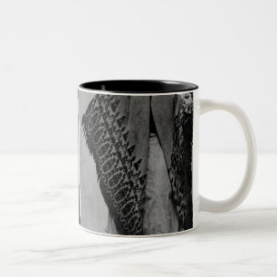 Die Putzfrau und das Blume-Mädchen Zweifarbige Tasse