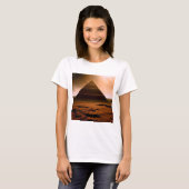 Die Pyramide des Roten Planeten T-Shirt (Vorne ganz)