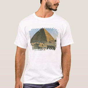 Die Pyramiden von Giza, die fast 5000 2 T-Shirt