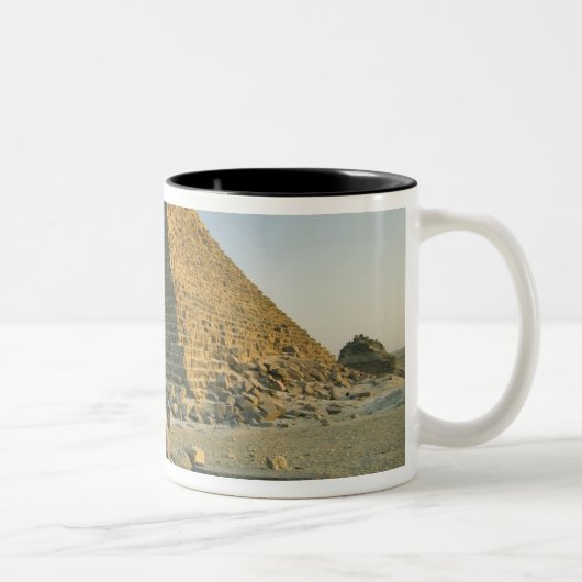 Die Pyramiden von Gizeh, die fast 5000 sind 2 Zweifarbige Tasse (Rechts)