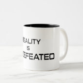 Die Realität ist unbesiegt Zweifarbige Tasse (VorderseiteRechts)