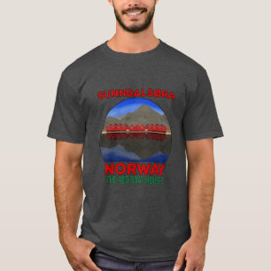 Die Red Boat Houses Sunndalsøra Norwegen T-Shirt