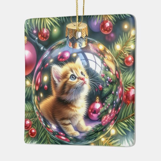 Die Reflexion von Kitten in einem Weihnachtsschmuc Keramikornament (Links)