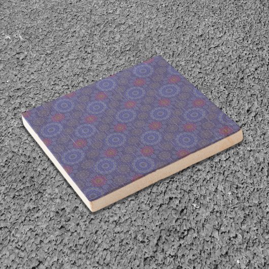 Die Regenfäden der Berry-Blütenstreuen strukturier Steinuntersetzer