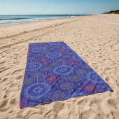 Die Regenfäden der Berry-Blütenstreuen strukturier Strandtuch