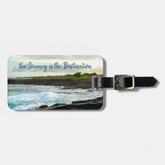Die Reise ist das Ziel Hawaii Black Sand Beach Gepäckanhänger (Vorderseite horizontal)