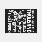 Die Reise von tausend Streiks beginnt mit einem Si Fleecedecke (Vorderseite (Horizontal))