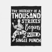 Die Reise von tausend Streiks beginnt mit einem Si Fleecedecke (Vorderseite)