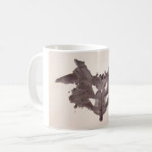 Die Rorschach Test-Tinte befleckt Schläger der Kaffeetasse (Vorderseite Links)
