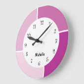 Die rosa Monogramm-Wanduhren Große Wanduhr (Winkel)