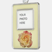 Die Rose ist schön rosa und gelb Rahmen-Ornament Silber (Links)