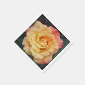 Die Rose ist schön rosa und gelb Serviette (Ecke)