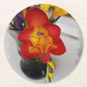 Die rote Freesie Runder Pappuntersetzer (Vorderseite)