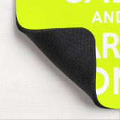 Die Ruhe in Chartreuse halten und weiter fahren Mousepad (Ecke)