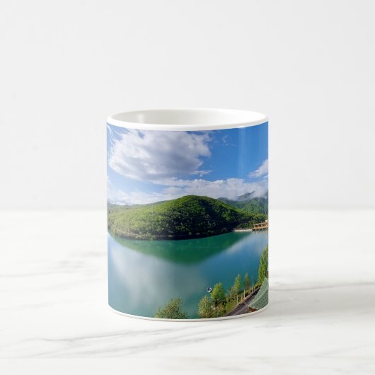 Die Ruhe in einer Sippe: Tee mit Aussicht auf den Kaffeetasse (Mittel)