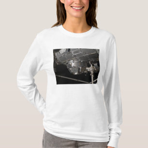 Die Ruhe n der internationalen Weltraumstation T-Shirt