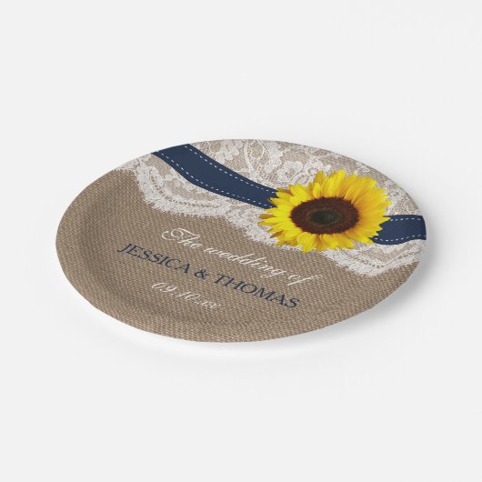 Die rustikale Hochzeitskollektion für Sonnenblumen Pappteller (Schrägansicht)