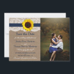 Die rustikale Hochzeitskollektion für Sonnenblumen Save The Date<br><div class="desc">Feiern Sie stilvoll mit dieser eleganten und sehr trendigen Hochzeit speichern Sie die Dattelkarten. Dieses Design ist leicht mit Ihrem eigenen Foto und Text zu personalisieren und Ihre Gäste werden begeistert sein,  wenn sie diese fabelhaften Daten speichern erhalten. Entsprechende Hochzeitssachen finden Sie in der Sammlung.</div>
